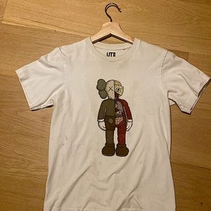Kaws xs tshirt white